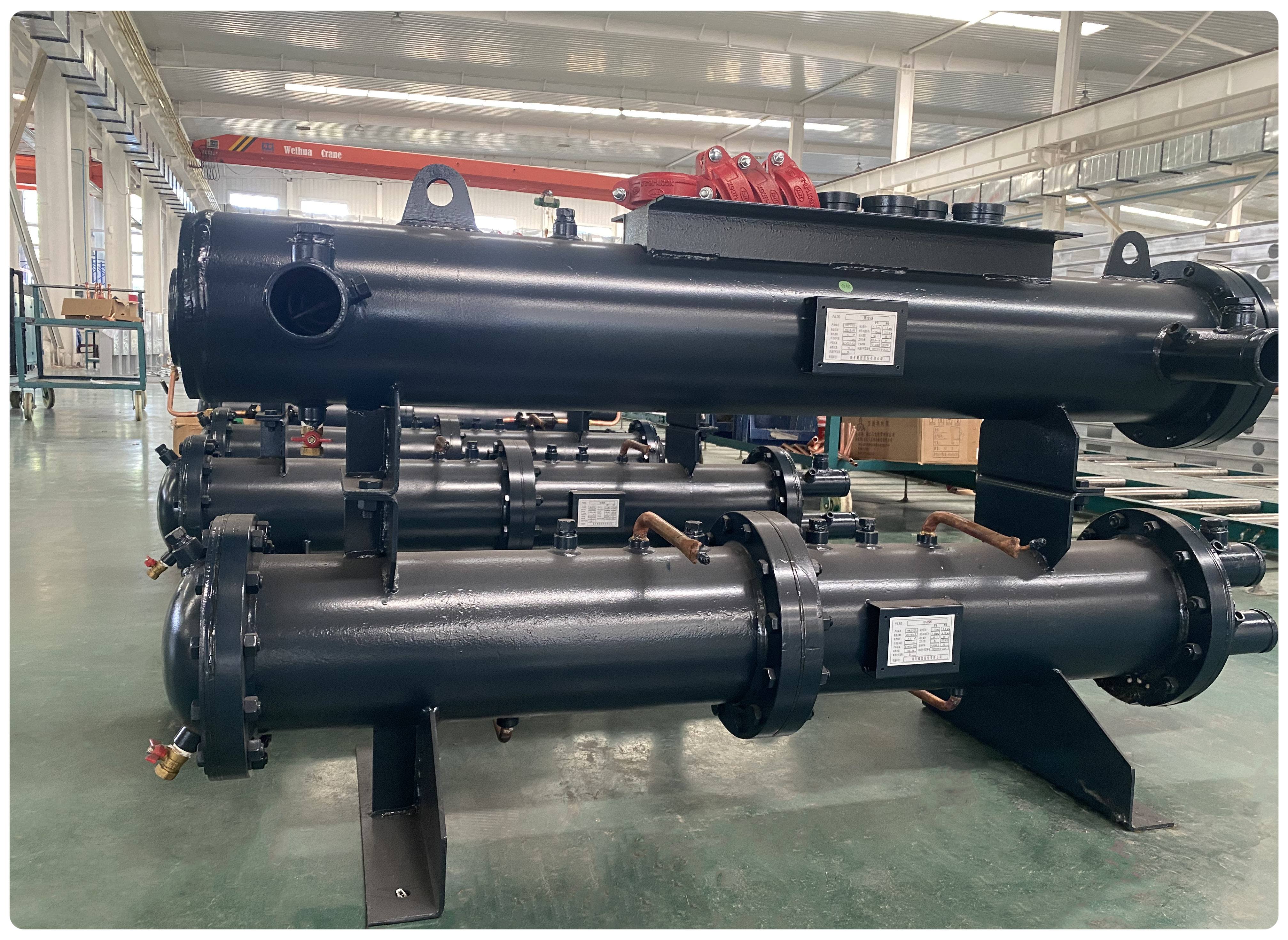 Figure 4 Shell and tube condenser Abbildung 4 Schale und Rohrkondensator